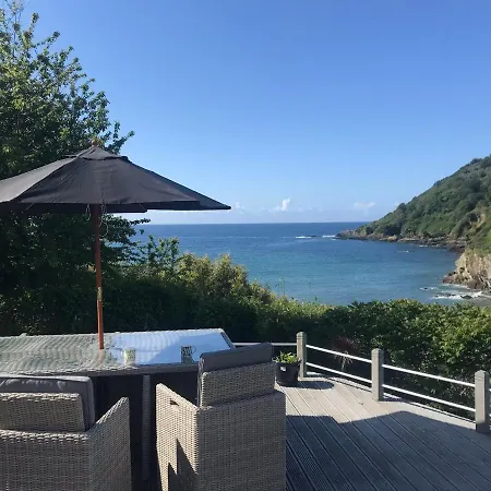 Beach Front House With Stunning Sea Views And Free Use Of A Local Indoor Pool Talland Exterior photo