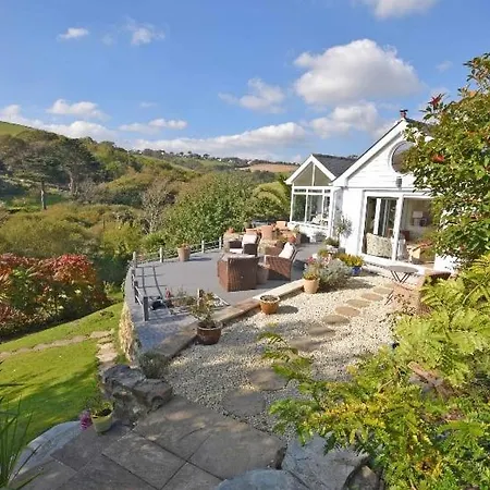 Beach Front House With Stunning Sea Views And Free Use Of A Local Indoor Pool Talland Exterior photo