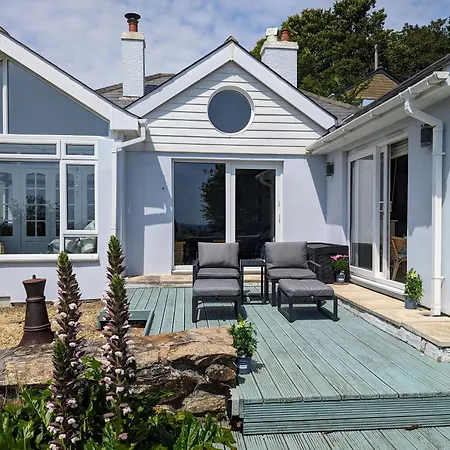 Beach Front House With Stunning Sea Views And Free Use Of A Local Indoor Pool Talland Exterior photo