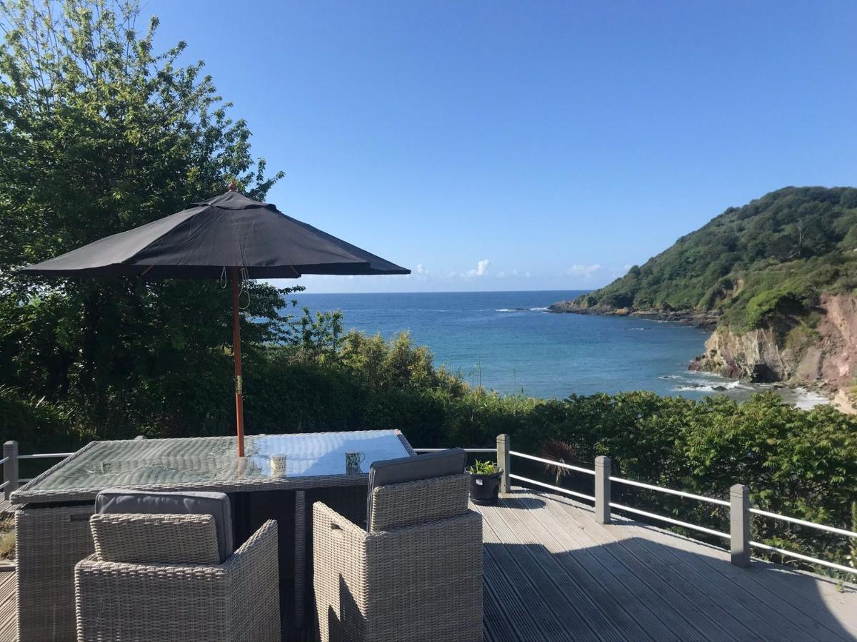 Front House With Stunning Sea Views And Free Use Of A Local Indoor Pool Vakantiehuis