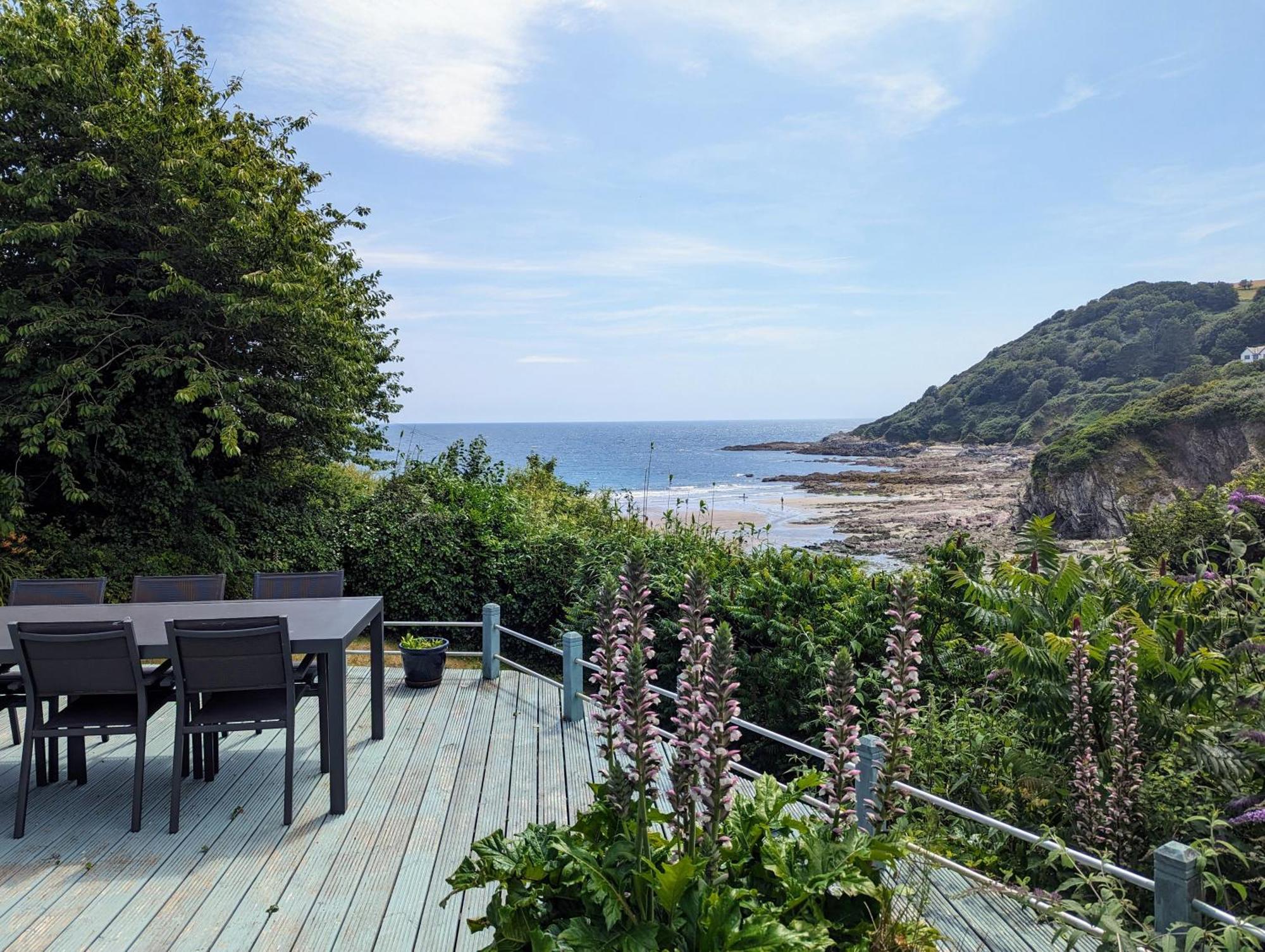 Front House With Stunning Sea Views And Free Use Of A Local Indoor Pool Vakantiehuis *