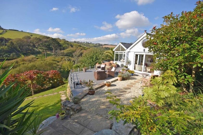 Holiday home Front House With Stunning Sea Views And Free Use Of A Local Indoor Pool Talland