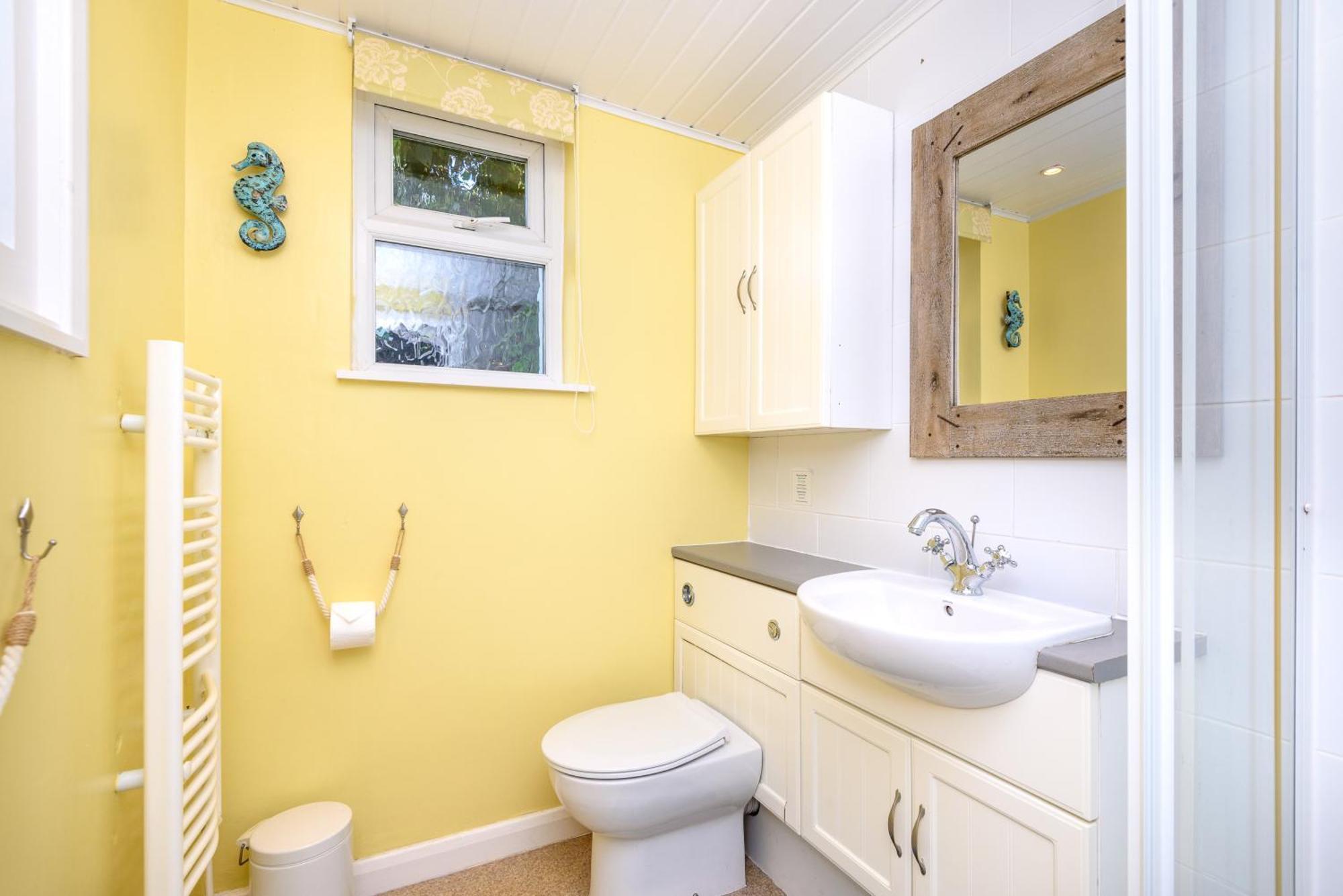 Front House With Stunning Sea Views And Free Use Of A Local Indoor Pool