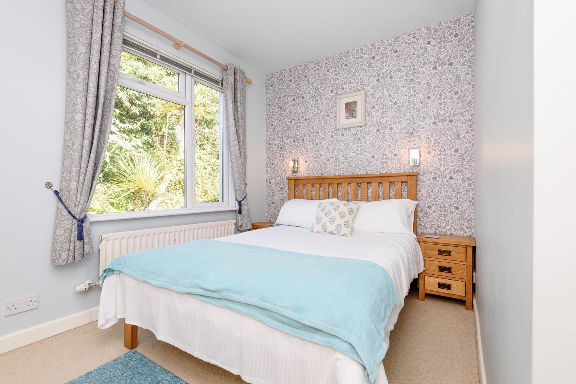 Front House With Stunning Sea Views And Free Use Of A Local Indoor Pool Holiday home Talland