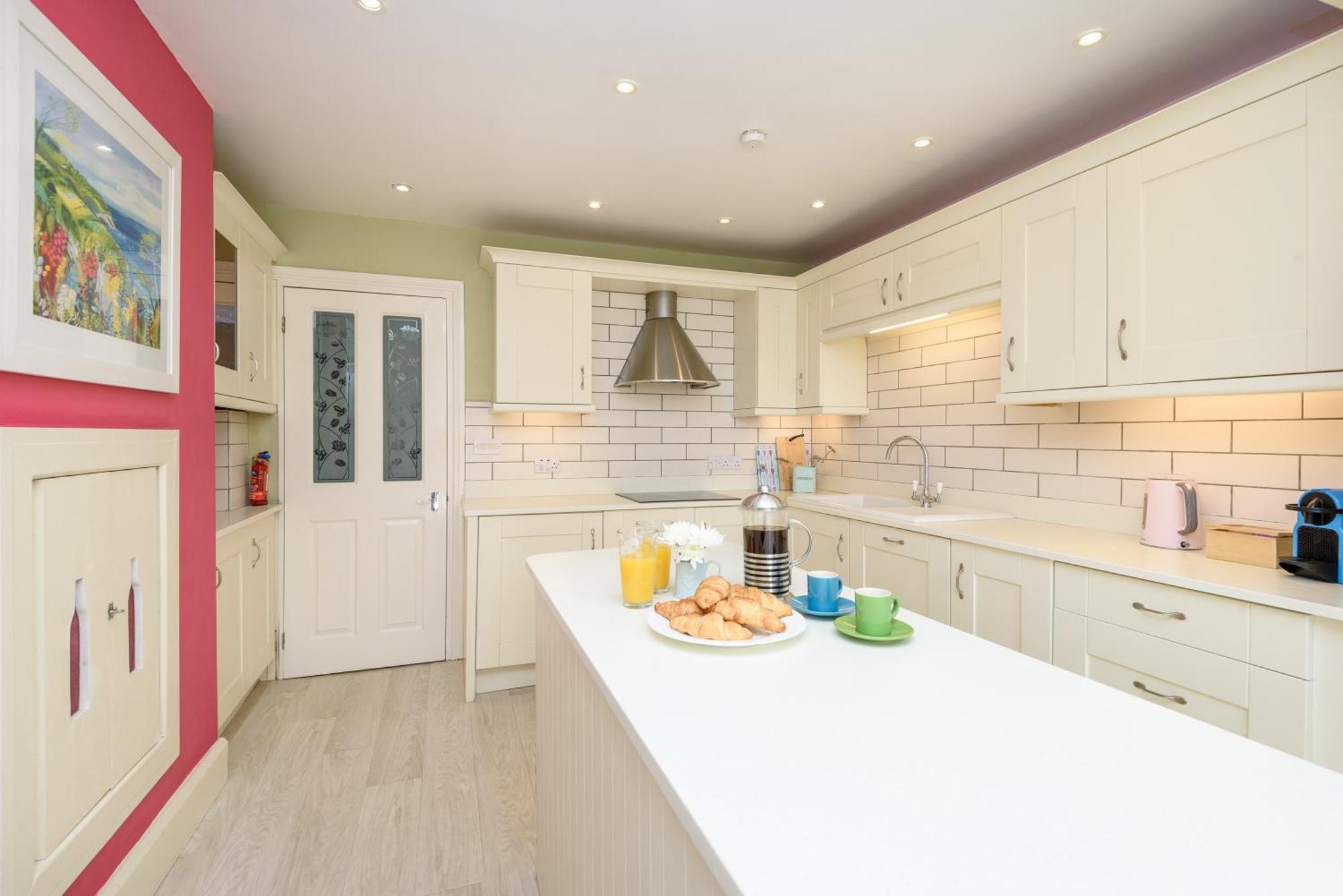Front House With Stunning Sea Views And Free Use Of A Local Indoor Pool Talland