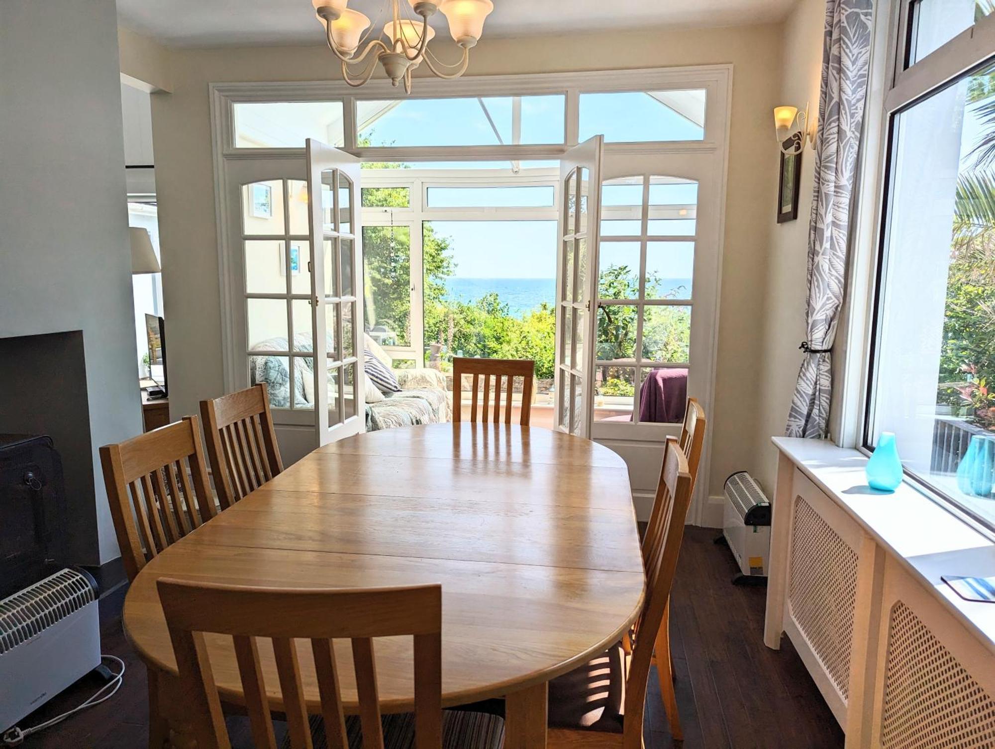 Front House With Stunning Sea Views And Free Use Of A Local Indoor Pool Vakantiehuis *