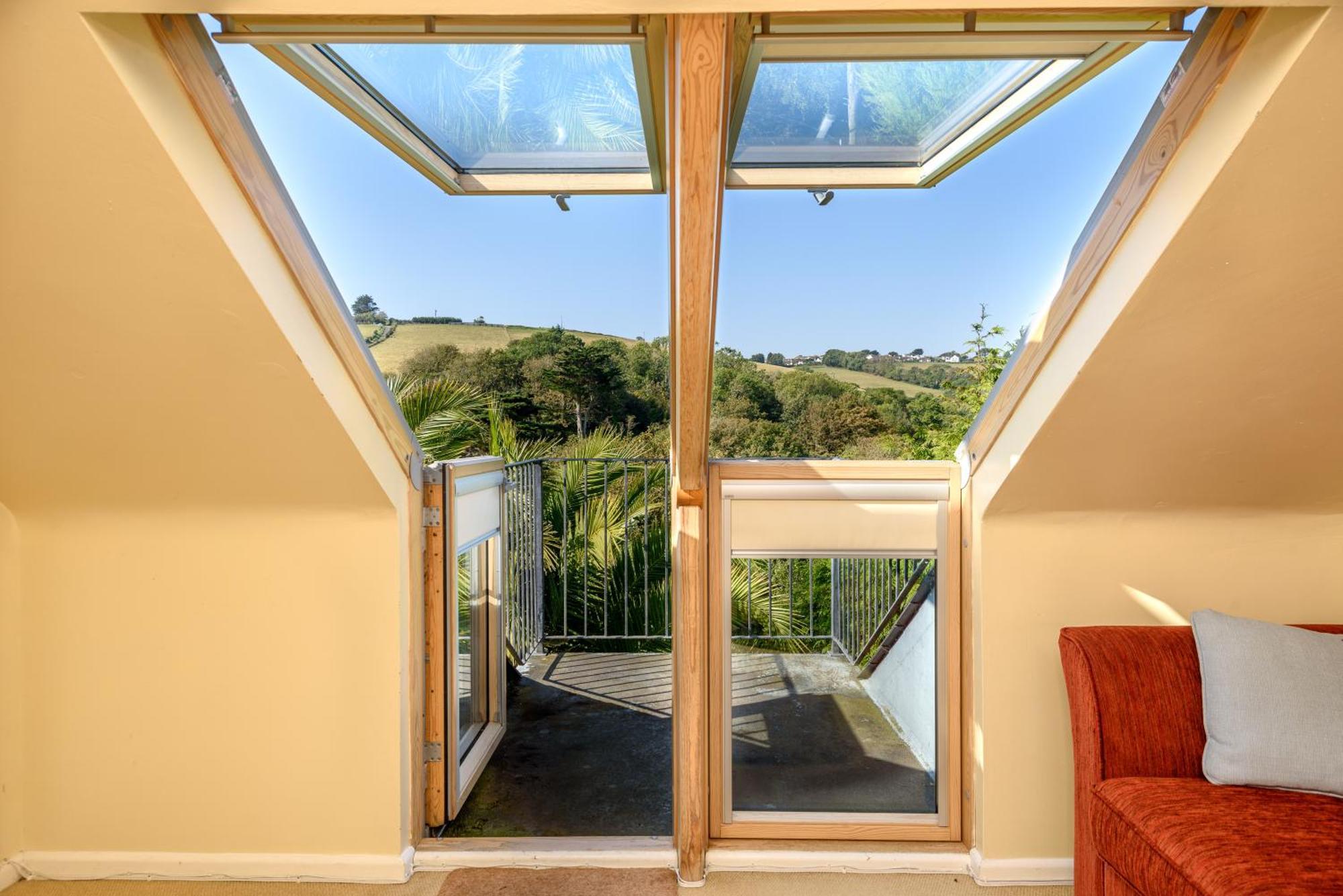Vakantiehuis Front House With Stunning Sea Views And Free Use Of A Local Indoor Pool *